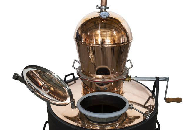 Distilator din cupru DES CLASSIC 200L/400L cu răcitor, robinet de evacuare și capac de acces